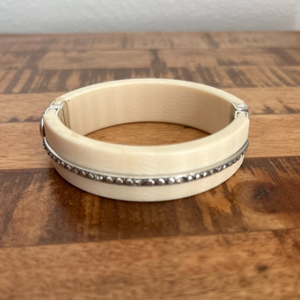 Brighton Free Spirit Ivory Crystal Silver Oval Bracelet Bangle NWT Priced $128